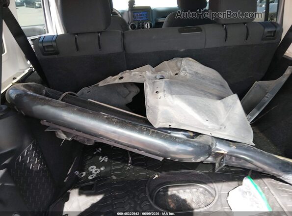 1C4BJWDG3GL178865 2016 JEEP WRANGLER UNLIMITED Silver Սարքավորումների վահանակի տեսք