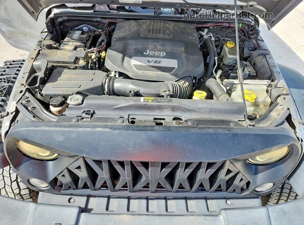 1C4BJWDG3HL616446 2017 JEEP WRANGLER Silver Widok wnętrza z tyłu