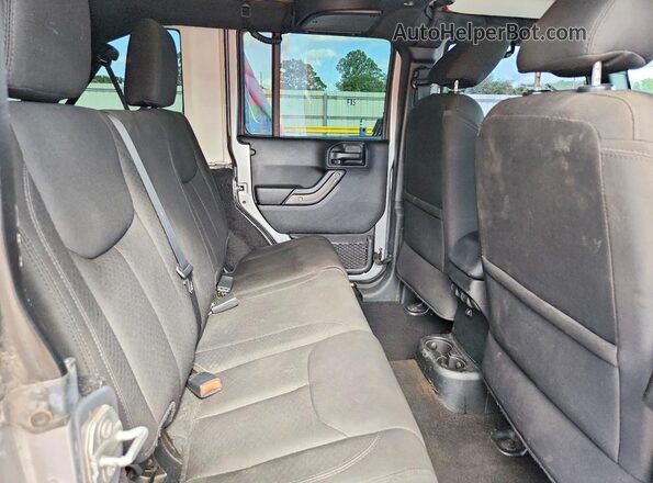 1C4BJWDG3HL616446 2017 JEEP WRANGLER Silver Widok tylnych siedzeń