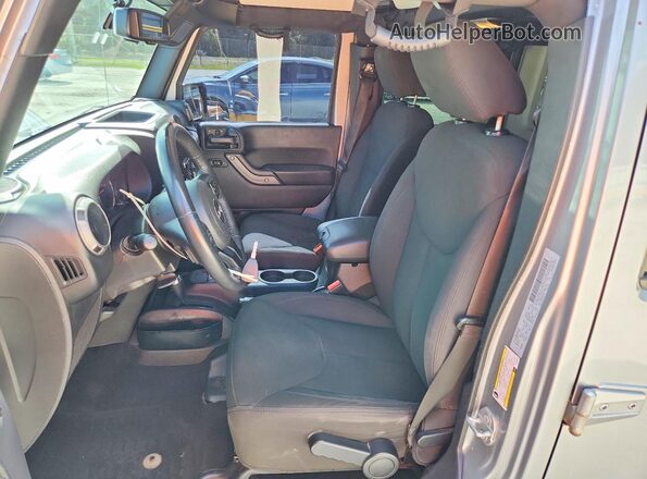 1C4BJWDG3HL616446 2017 JEEP WRANGLER Silver Widok wnętrza z przodu