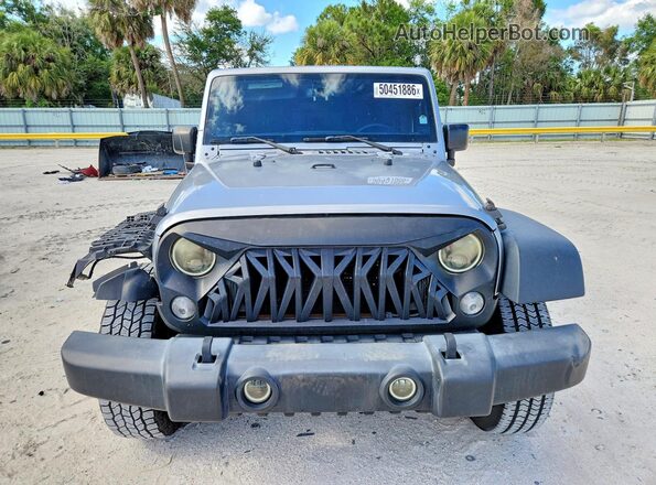 1C4BJWDG3HL616446 2017 JEEP WRANGLER Silver Widok z przodu
