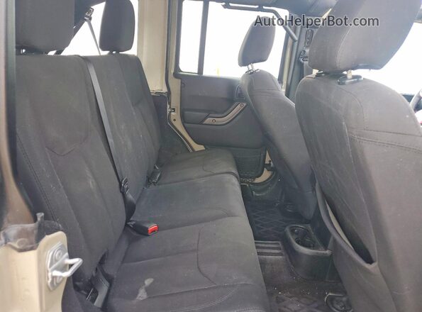 1C4BJWDG3JL833503 2018 JEEP WRANGLER Beige Rear interior view