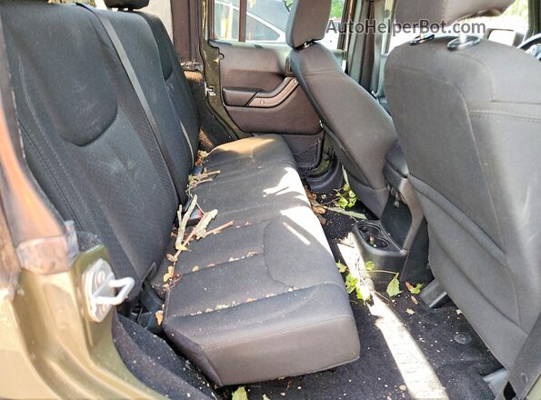 1C4BJWDG4GL144174 2016 JEEP WRANGLER Green Вид задніх сидінь