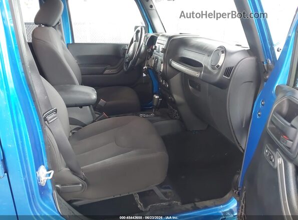 1C4BJWDG4GL253072 2016 JEEP WRANGLER UNLIMITED Blue Սալոնի դիմացի տեսք