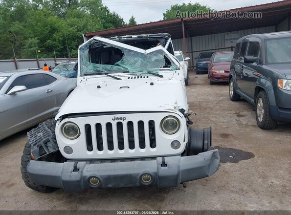 1C4BJWDG4HL574398 2017 JEEP WRANGLER UNLIMITED White Instrument cluster view