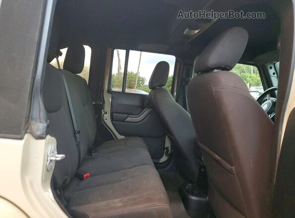 1C4BJWDG7HL629801 2017 JEEP WRANGLER Tan Rear interior view
