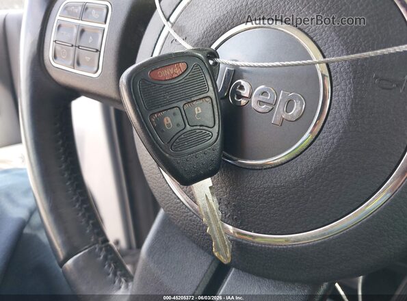 1C4BJWDG7JL808233 2018 JEEP WRANGLER Серебряный Вид панели приборов