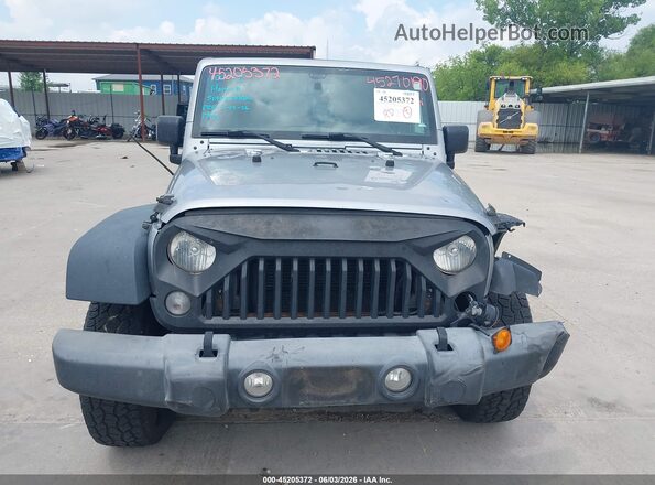 1C4BJWDG7JL808233 2018 JEEP WRANGLER Серебряный Вид задней части салона