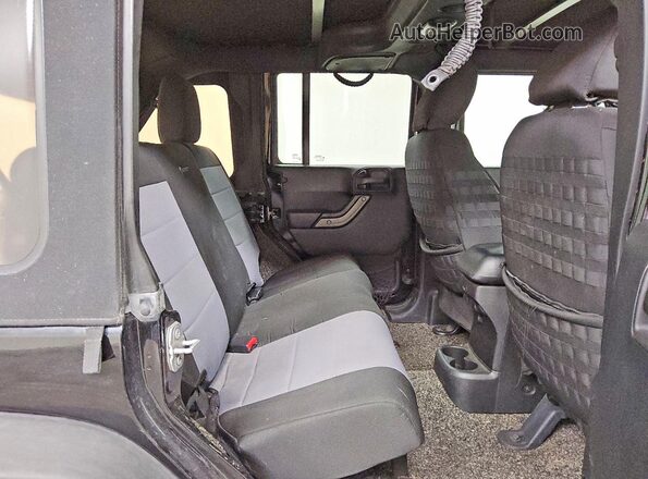 1C4BJWDG8GL228594 2016 JEEP WRANGLER Black Rear interior view