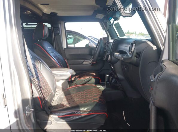 1C4BJWDG8GL248201 2016 JEEP WRANGLER UNLIMITED Gray Front interior view