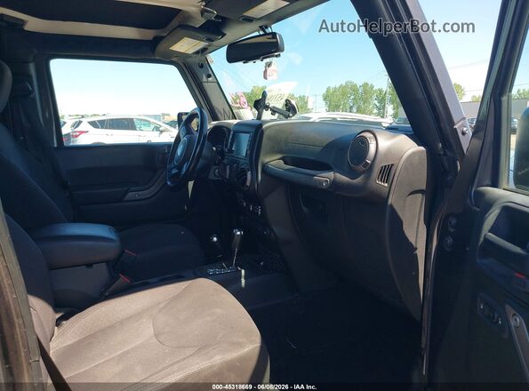 1C4BJWDG8JL890862 2018 JEEP WRANGLER Gray Вид салону спереду