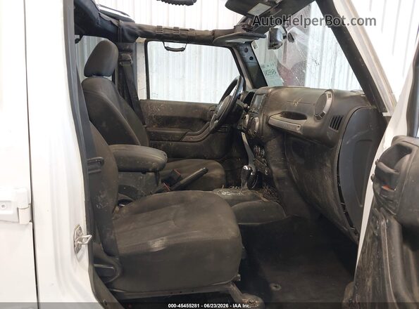 1C4BJWDG9HL615494 2017 JEEP WRANGLER UNLIMITED White Widok wnętrza z przodu