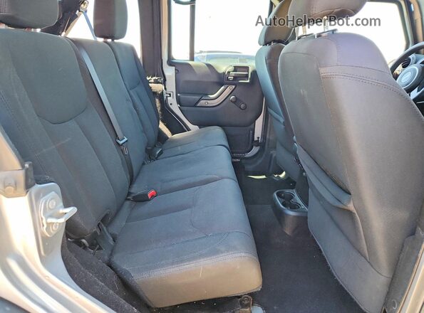 1C4BJWDG9HL728409 2017 JEEP WRANGLER Silver უკანა სავარძლების ხედი