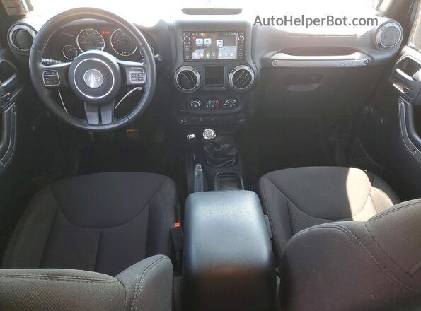 1C4BJWDGXGL252895 2016 JEEP WRANGLER Черный Вид панели приборов