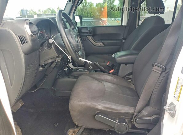 1C4BJWDGXHL531183 2017 JEEP WRANGLER White Вид салону спереду