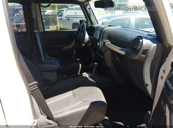 1C4BJWEG4GL270775 2016 JEEP WRANGLER UNLIMITED Tan Вид салону спереду