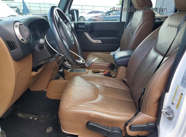 1C4BJWEG5GL339005 2016 JEEP WRANGLER White Front interior view
