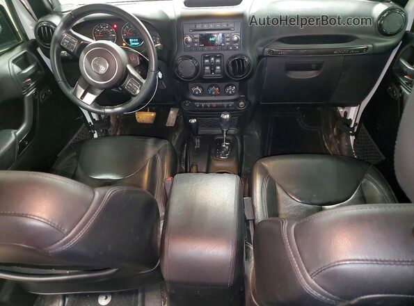 1C4BJWEG5HL706292 2017 JEEP WRANGLER Белый Вид панели приборов