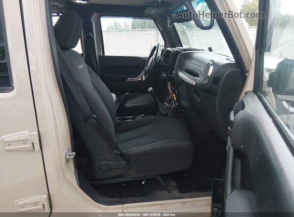 1C4BJWEG6GL259647 2016 JEEP WRANGLER UNLIMITED Tan Widok wnętrza z przodu