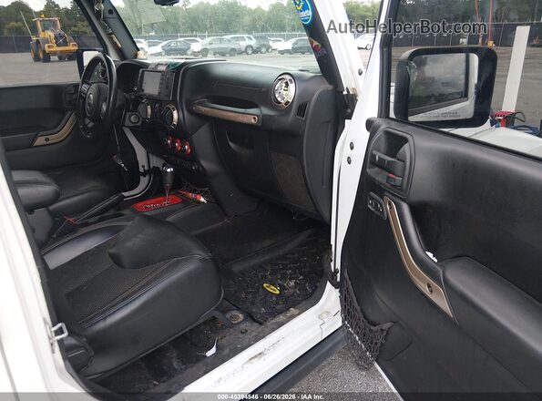 1C4BJWEG7GL333058 2016 JEEP WRANGLER UNLIMITED White Vista interior delantera