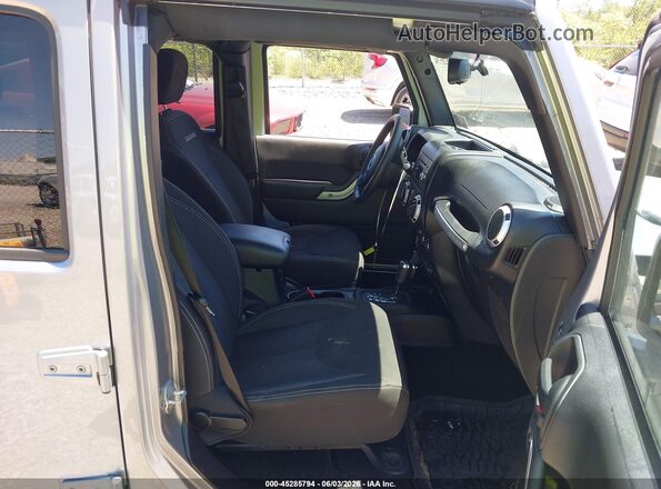 1C4BJWEG8GL137209 2016 JEEP WRANGLER UNLIMITED Silver Սալոնի դիմացի տեսք
