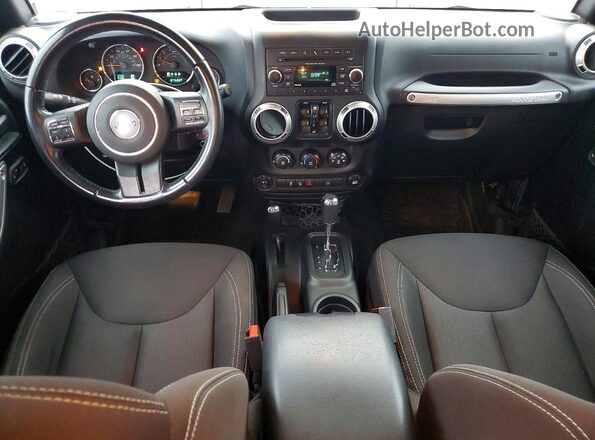 1C4BJWEGXJL823260 2018 JEEP WRANGLER Charcoal Dashboard view