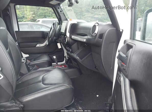 1C4BJWFG5GL135352 2016 JEEP WRANGLER UNLIMITED White Вид салону спереду
