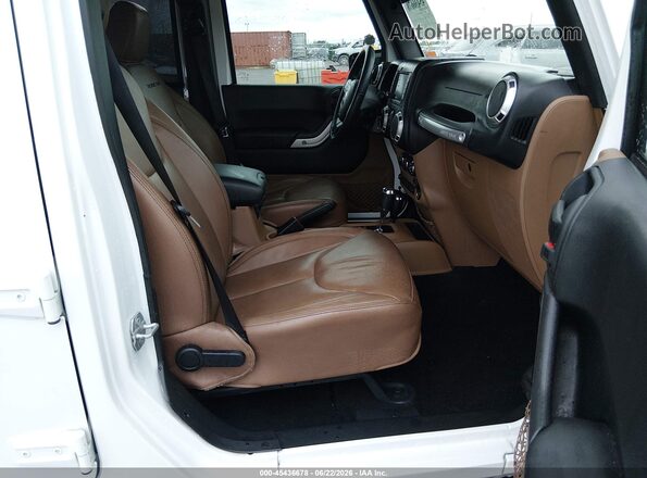 1C4BJWFG6JL832858 2018 JEEP WRANGLER White Vista interior delantera