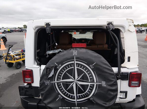 1C4BJWFG6JL832858 2018 JEEP WRANGLER White Vista interior trasera