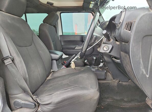 1C4BJWKG9GL185077 2016 JEEP WRANGLER White Front interior view