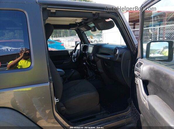 1C4GJWAG2GL183310 2016 JEEP WRANGLER Gray Front interior view