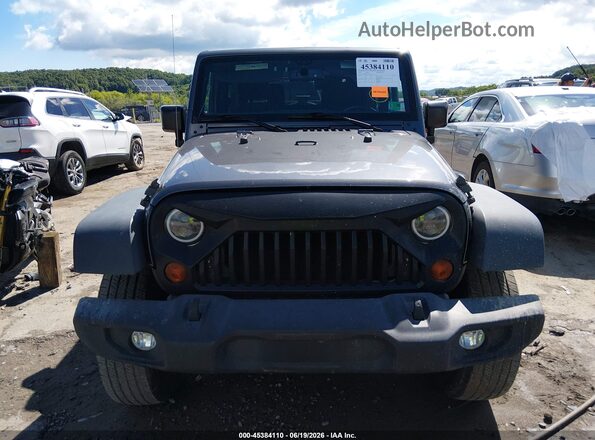1C4GJWAG2GL183310 2016 JEEP WRANGLER Gray Rear interior view