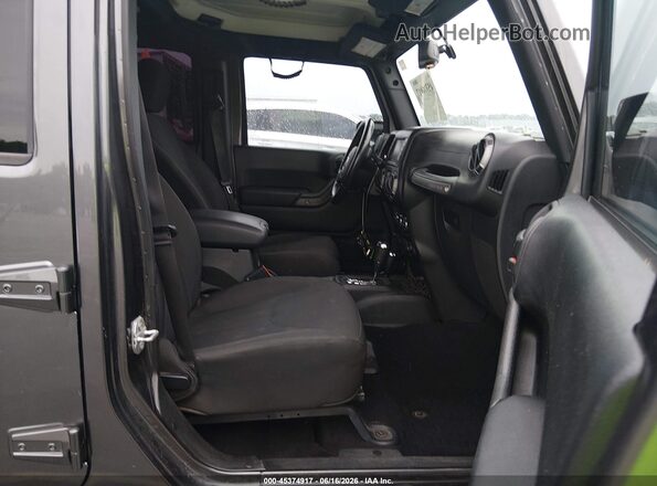 1C4HJWDG3HL710479 2017 JEEP WRANGLER UNLIMITED Black Front interior view
