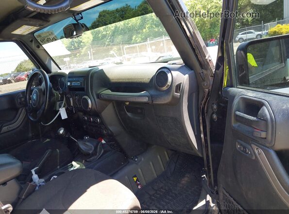 1C4HJWDG8JL867107 2018 JEEP WRANGLER Черный Вид салона спереди