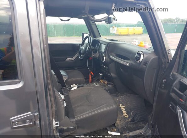 1C4HJWFG7JL915760 2018 JEEP WRANGLER Gray Widok wnętrza z przodu