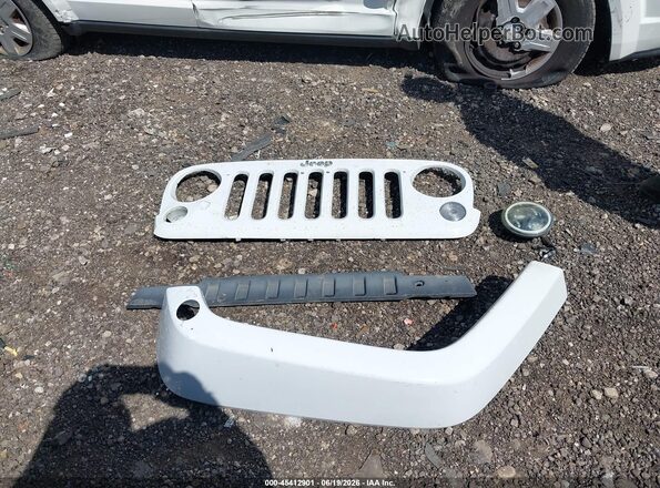 1C4HJWFG9GL226389 2016 JEEP WRANGLER UNLIMITED White Instrument cluster view