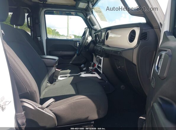 1C4HJXDG0JW260283 2018 JEEP WRANGLER UNLIMITED White Front interior view