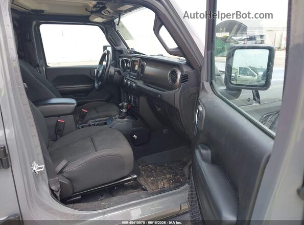 1C4HJXDG2JW196358 2018 JEEP WRANGLER UNLIMITED Silver Вид салону спереду