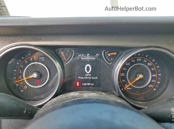 1C4HJXDG9JW115663 2018 JEEP WRANGLER Белый Вид щитка приборов
