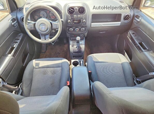 1C4NJCBA0GD609330 2016 JEEP COMPASS Белый Вид панели приборов