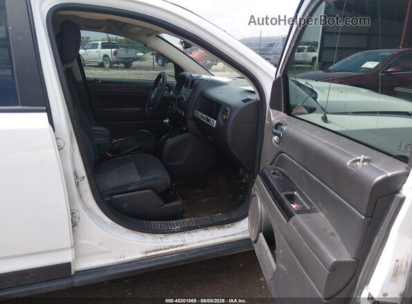 1C4NJCBA0GD681435 2016 JEEP COMPASS White Front interior view