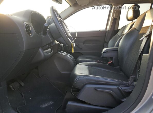 1C4NJCBA1GD652106 2016 JEEP COMPASS Серебряный Вид салона спереди