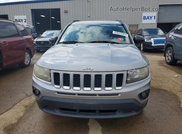 1C4NJCBA8GD512599 2016 JEEP COMPASS Silver Widok z przodu