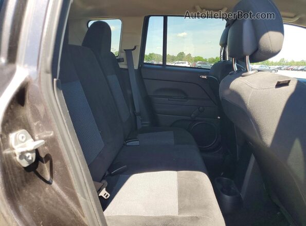 1C4NJCBAXGD576417 2016 JEEP COMPASS Gray Widok wnętrza z tyłu