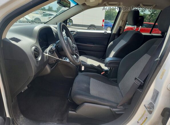 1C4NJCBAXHD147571 2017 JEEP COMPASS White Widok wnętrza z przodu