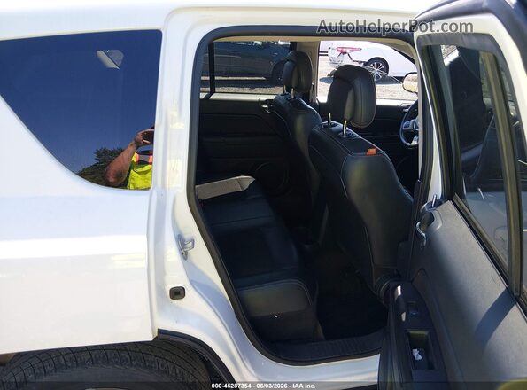 1C4NJCBB4GD815453 2016 JEEP COMPASS White VIN sticker view