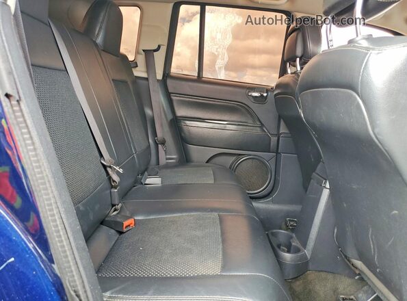1C4NJCEA4GD655433 2016 JEEP COMPASS Blue Vista interior trasera