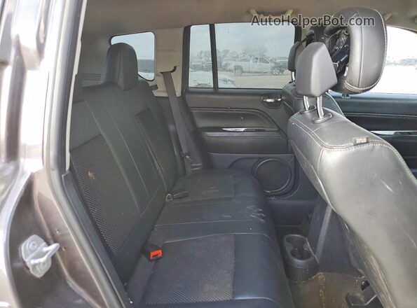1C4NJCEA5GD715221 2016 JEEP COMPASS Gray Вид задньої частини салону
