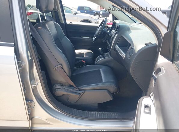 1C4NJCEA8GD715228 2016 JEEP COMPASS Серебряный Вид салона спереди