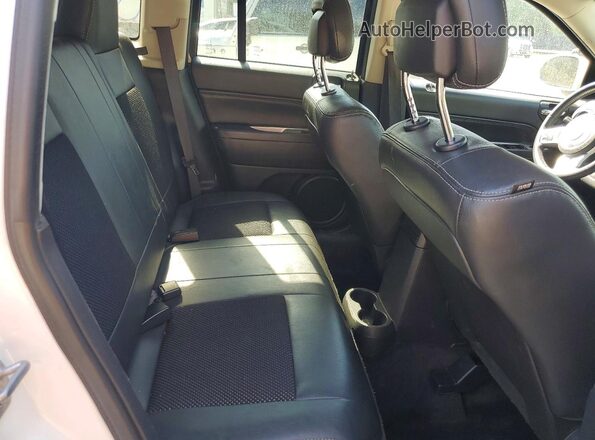 1C4NJCEB4HD197905 2017 JEEP COMPASS White Vista interior trasera